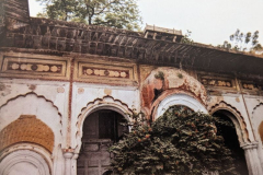 मंदिर की भित्तियों पर किए गए विभिन्न अंकन : अवधबिहारीजी का मंदिर : दतिया : उन्नीसवीं सदी  
