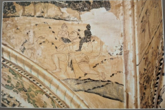राम व लक्ष्मण को अपने कंधों पर बिठाए हनुमान: पारीच्छत की समाधि : दतिया : उन्नीसवीं सदी 
